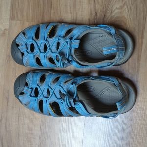 Keen Newport women blue size 8 in EUC